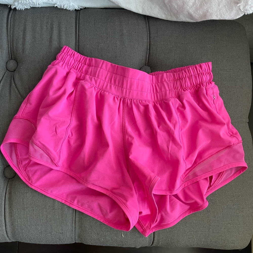 Lululemon sonic pink LR Hotty hot shorts 2.5”